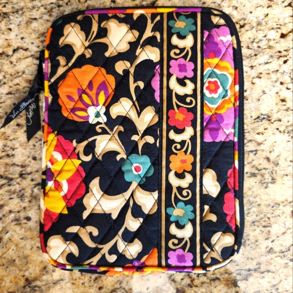 EUC Vera Bradley Suzani Black & Tan Floral Paisley iPad/Tablet/Kindle Case